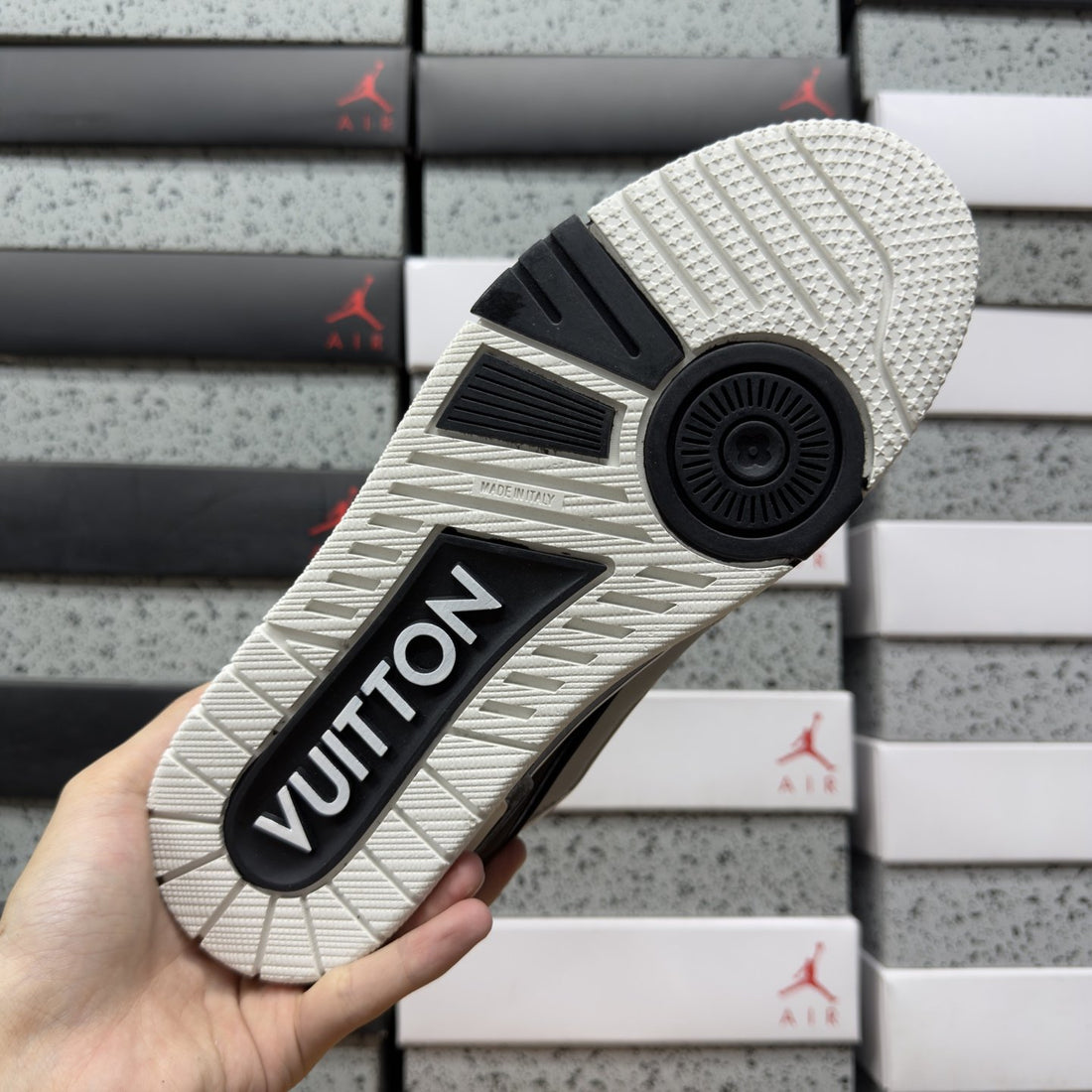 LV Trainer Black Grey White