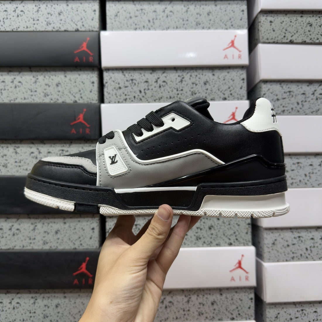 LV Trainer Black Grey White