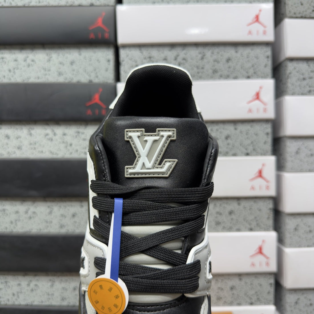 LV Trainer Black Grey White
