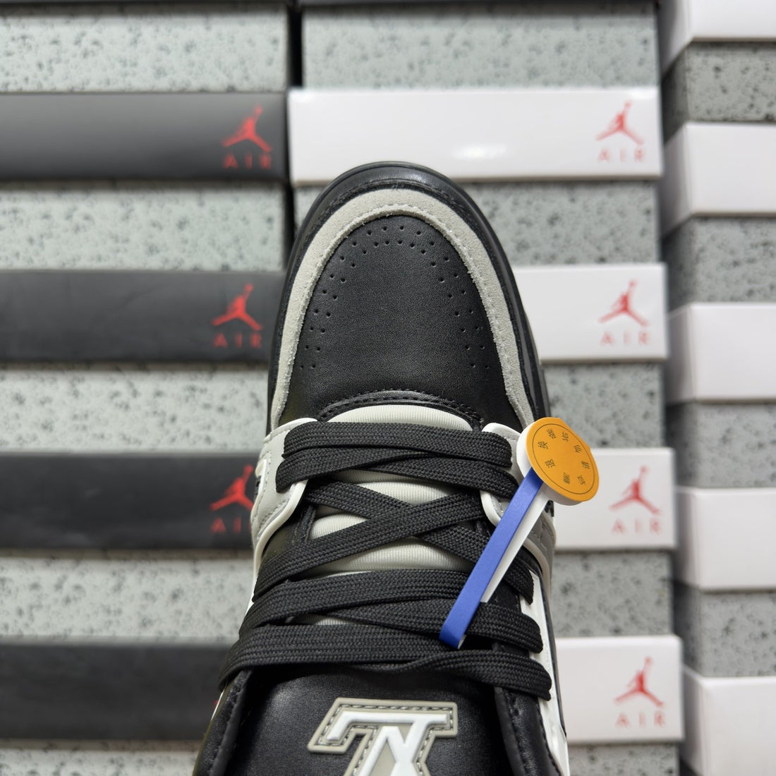 LV Trainer Black Grey White