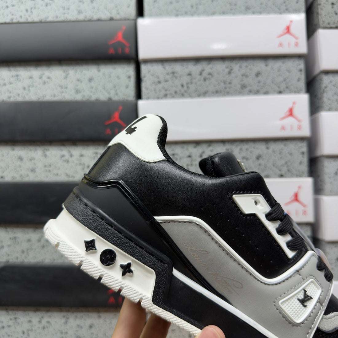 LV Trainer Black Grey White