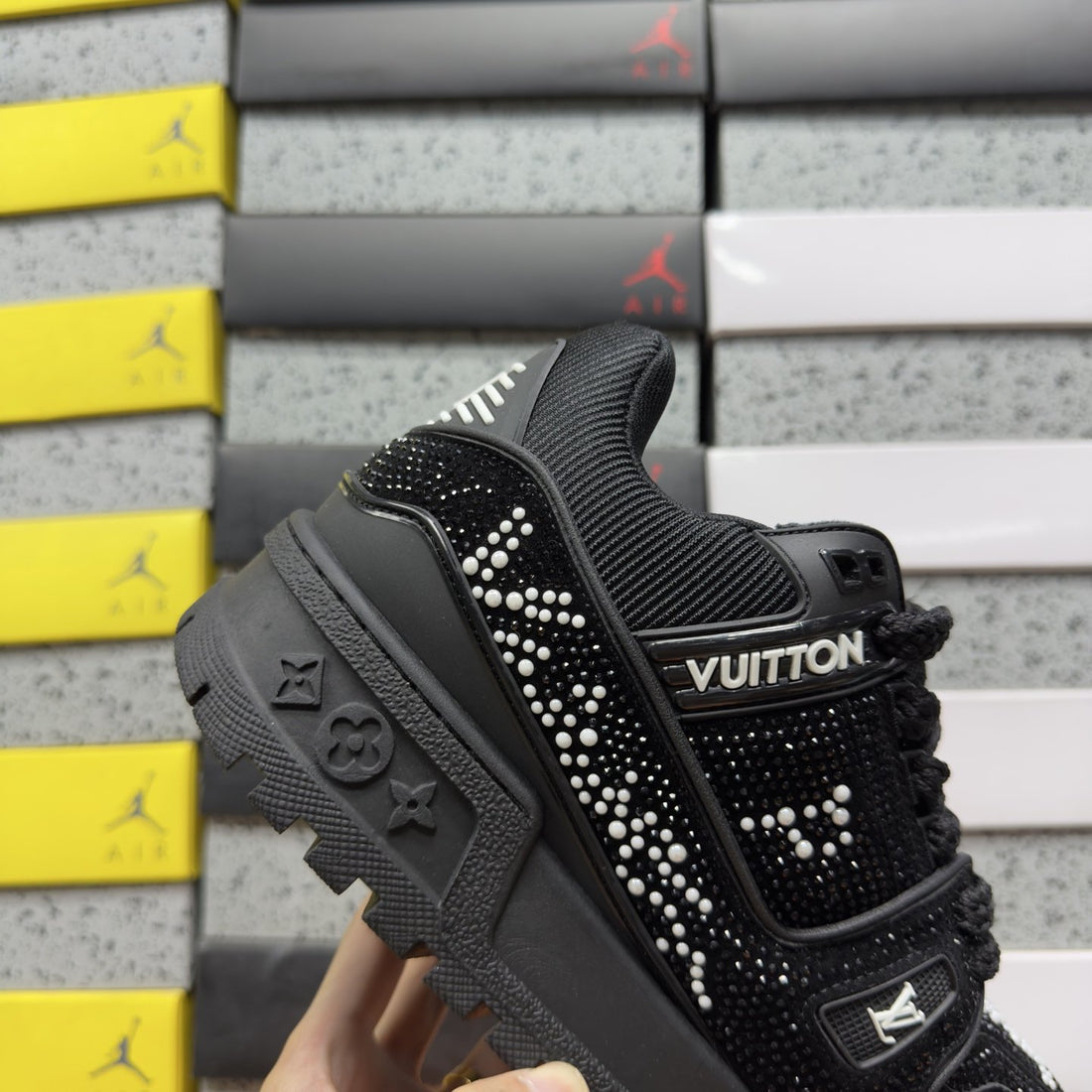 LV Trainer Black Strass