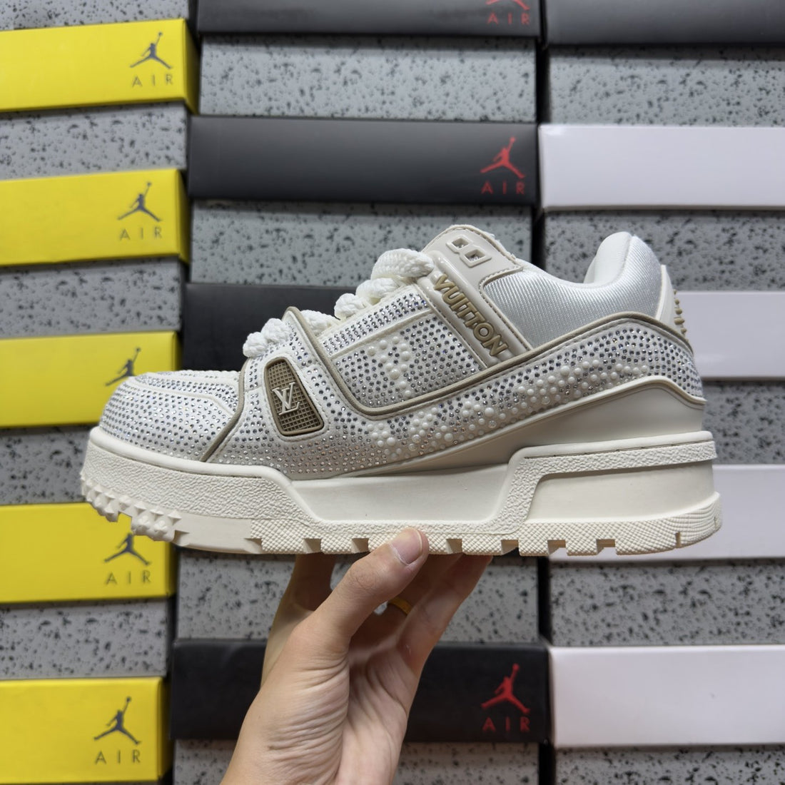 LV Trainer Cream Strass