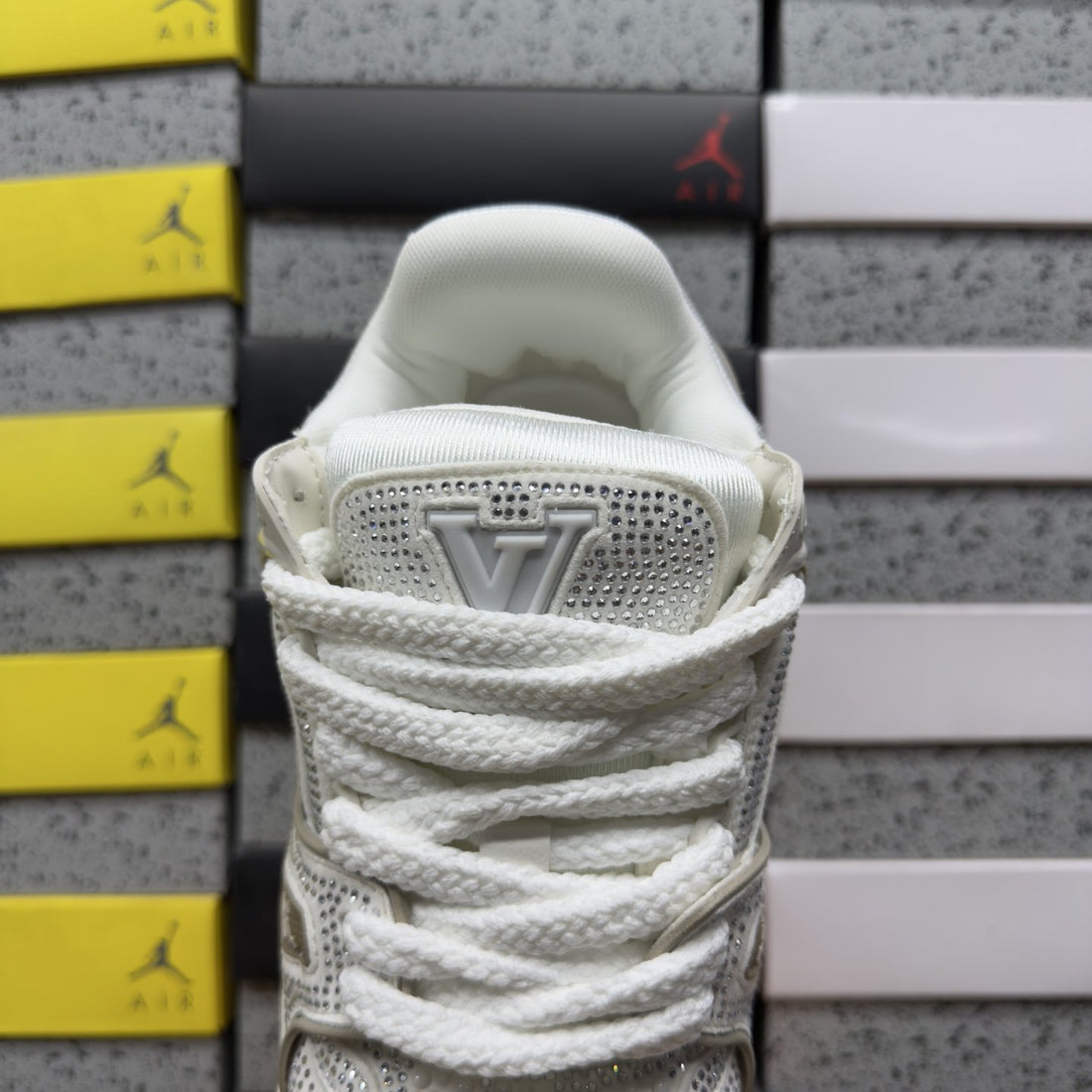 LV Trainer Cream Strass