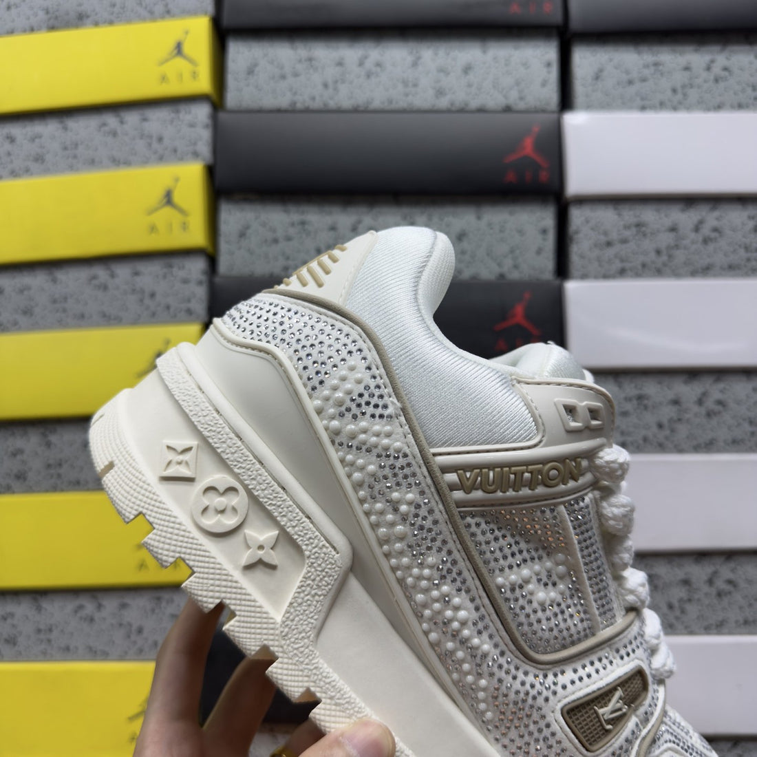 LV Trainer Cream Strass