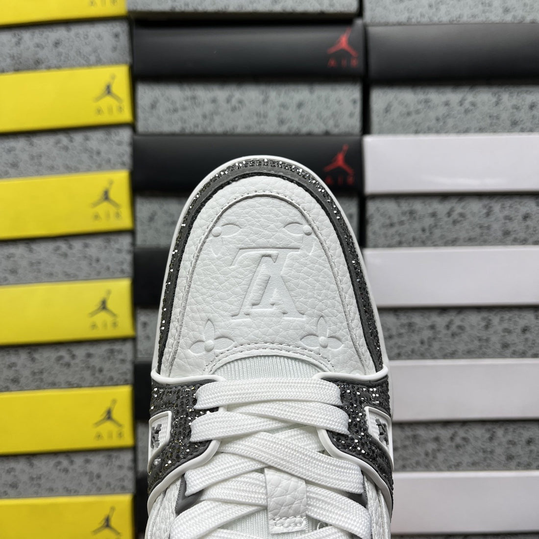 LV Trainer Grey Strass