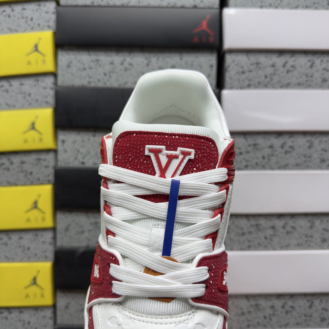 LV Trainer Red White Strass