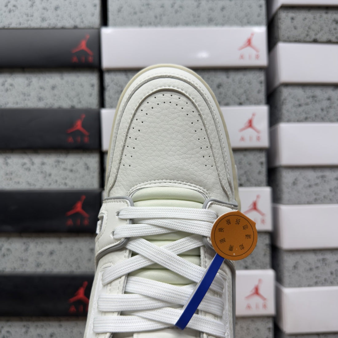 LV Trainer Triple White