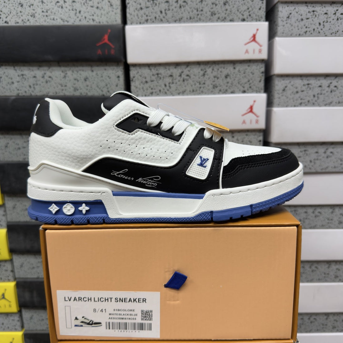 LV Trainer White Black Blue