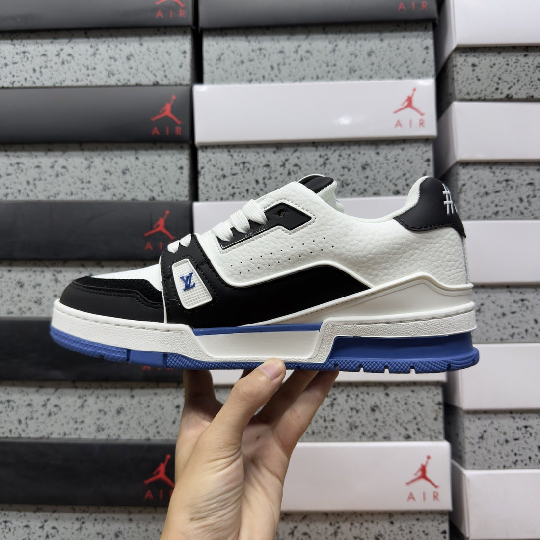LV Trainer White Black Blue