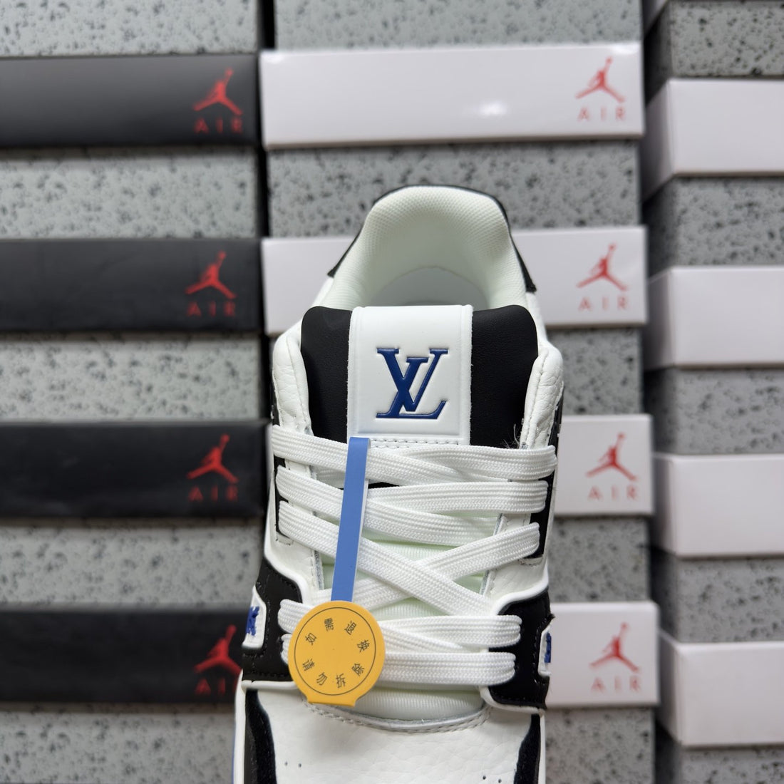 LV Trainer White Black Blue