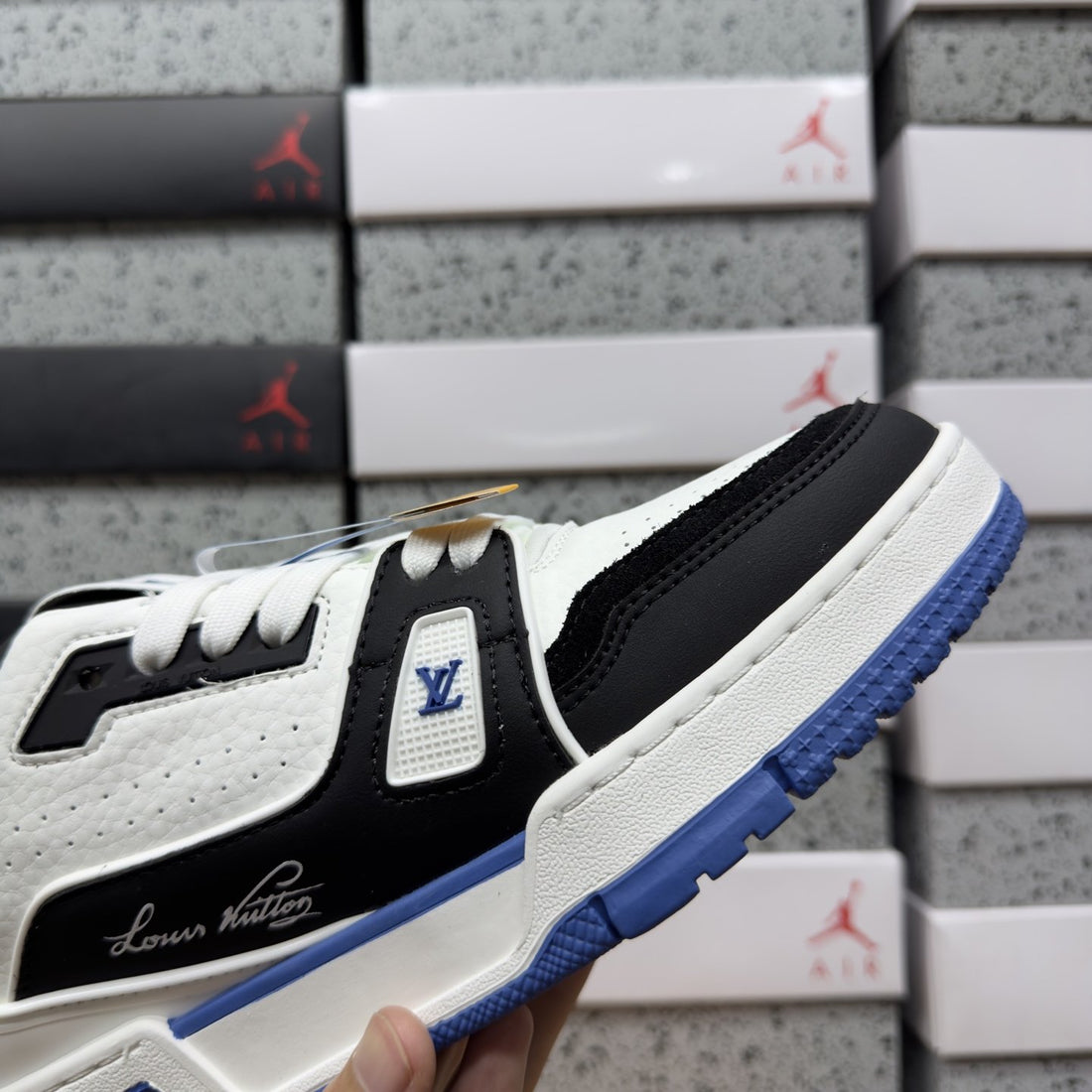 LV Trainer White Black Blue