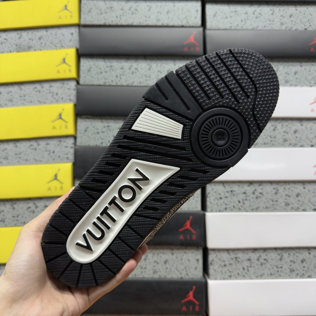 LV Trainer White Black Strass