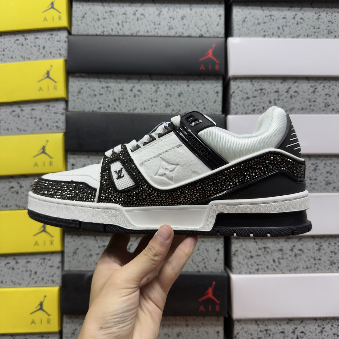 LV Trainer White Black Strass