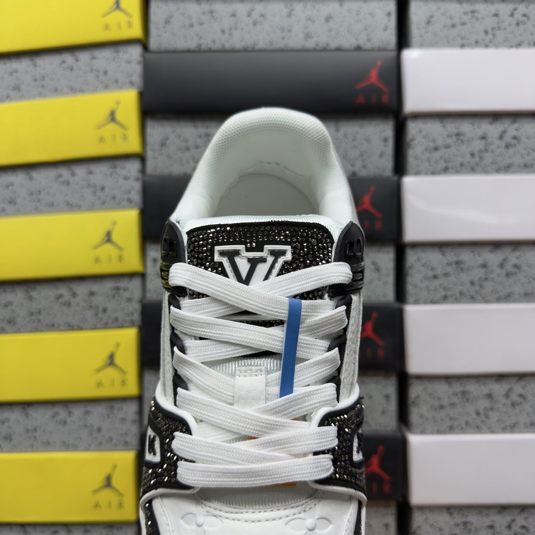 LV Trainer White Black Strass