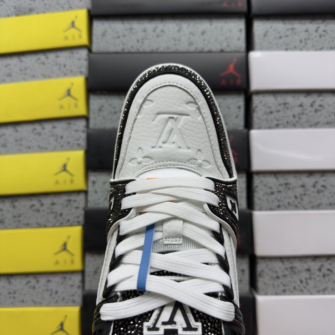 LV Trainer White Black Strass