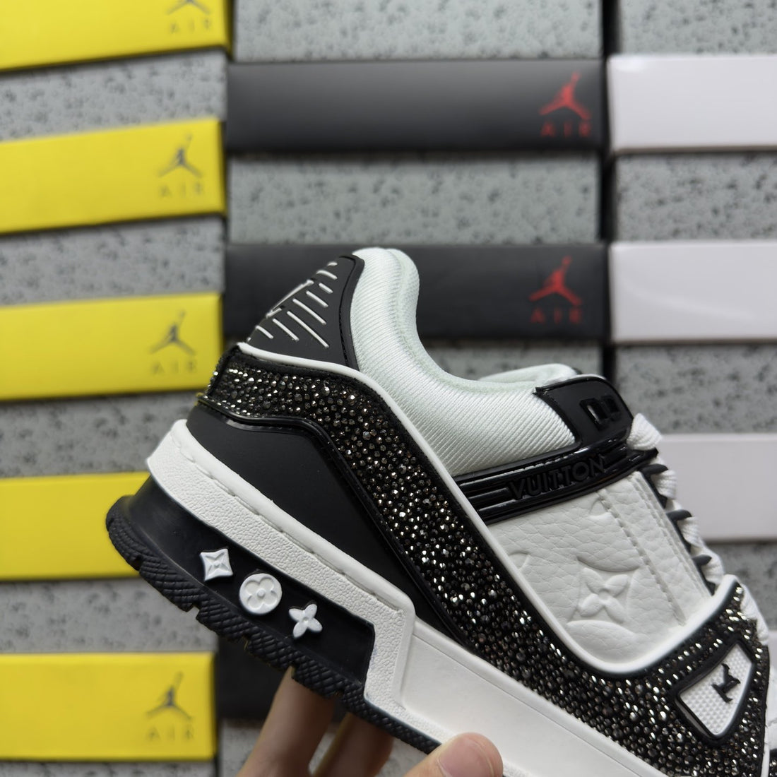 LV Trainer White Black Strass