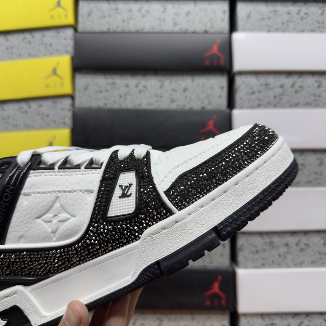 LV Trainer White Black Strass