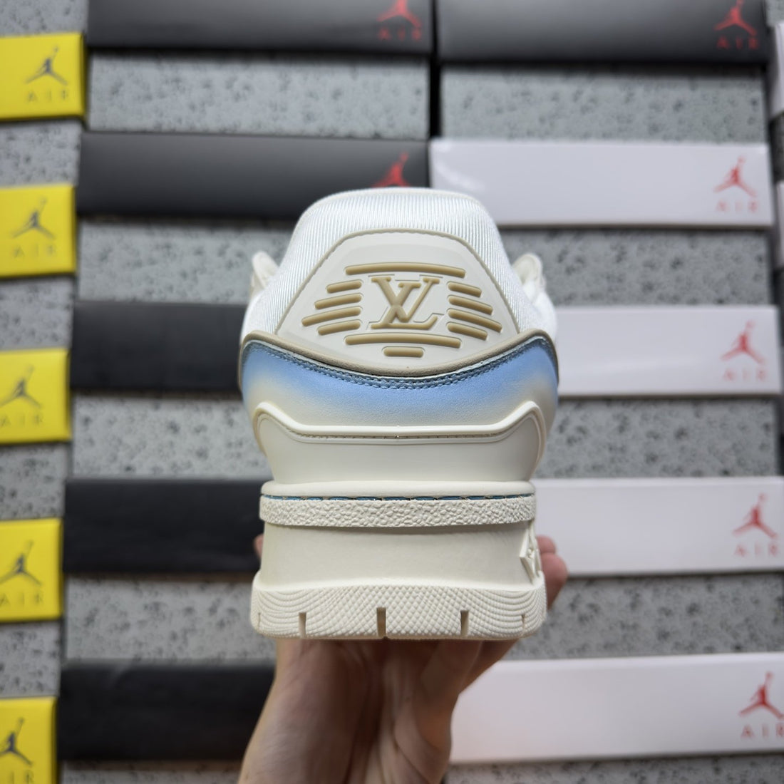 LV Trainer White Blue Maxi