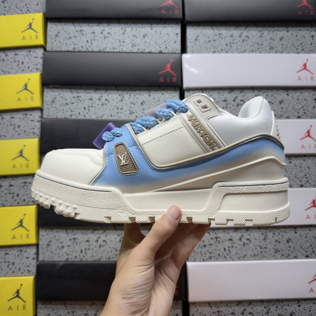 LV Trainer White Blue Maxi