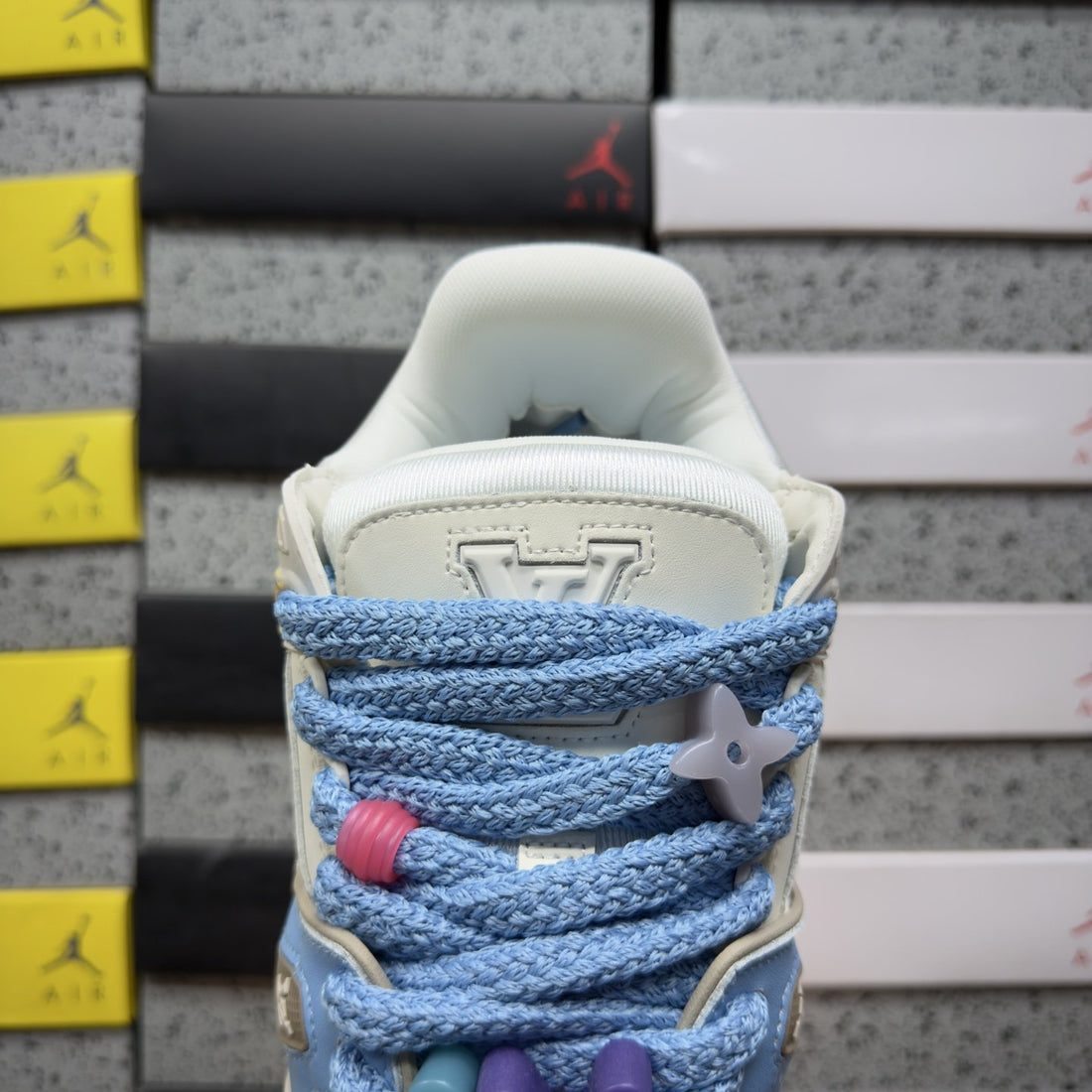LV Trainer White Blue Maxi
