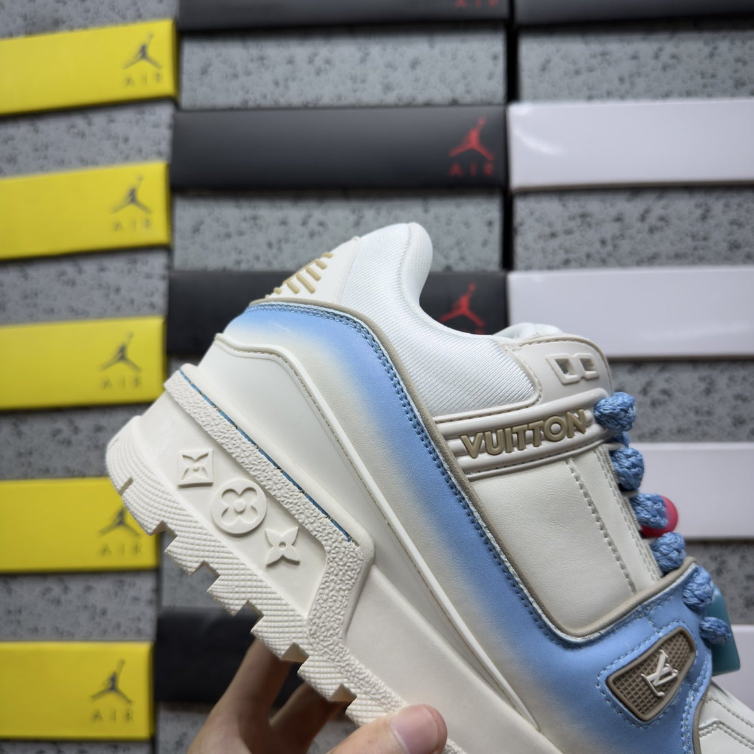 LV Trainer White Blue Maxi
