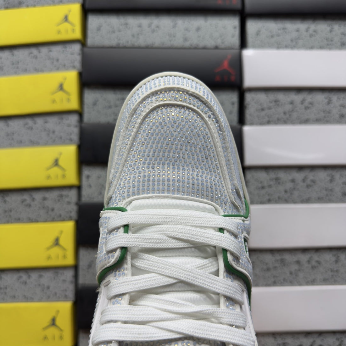LV Trainer White Green Strass
