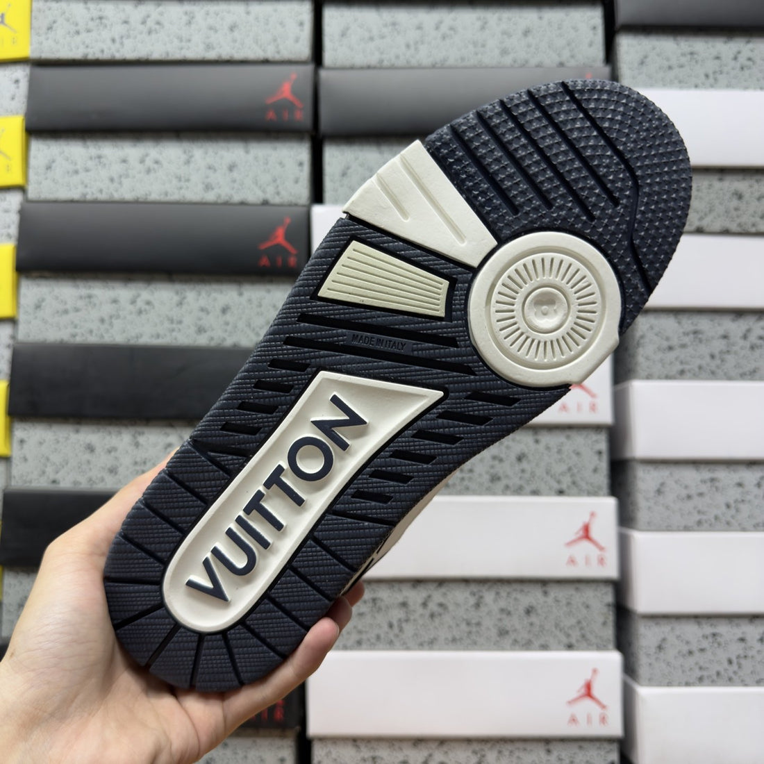 LV Trainer White Navy