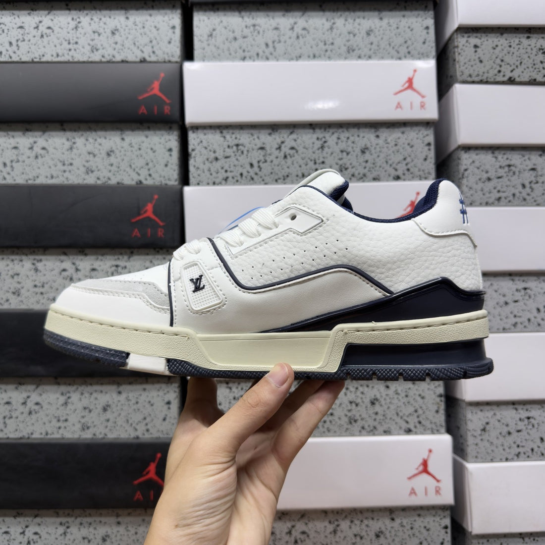 LV Trainer White Navy