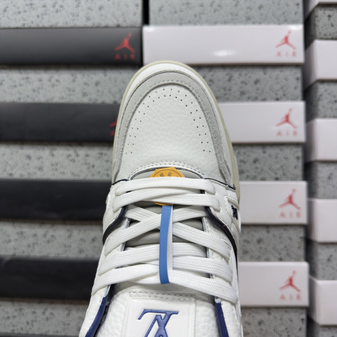LV Trainer White Navy