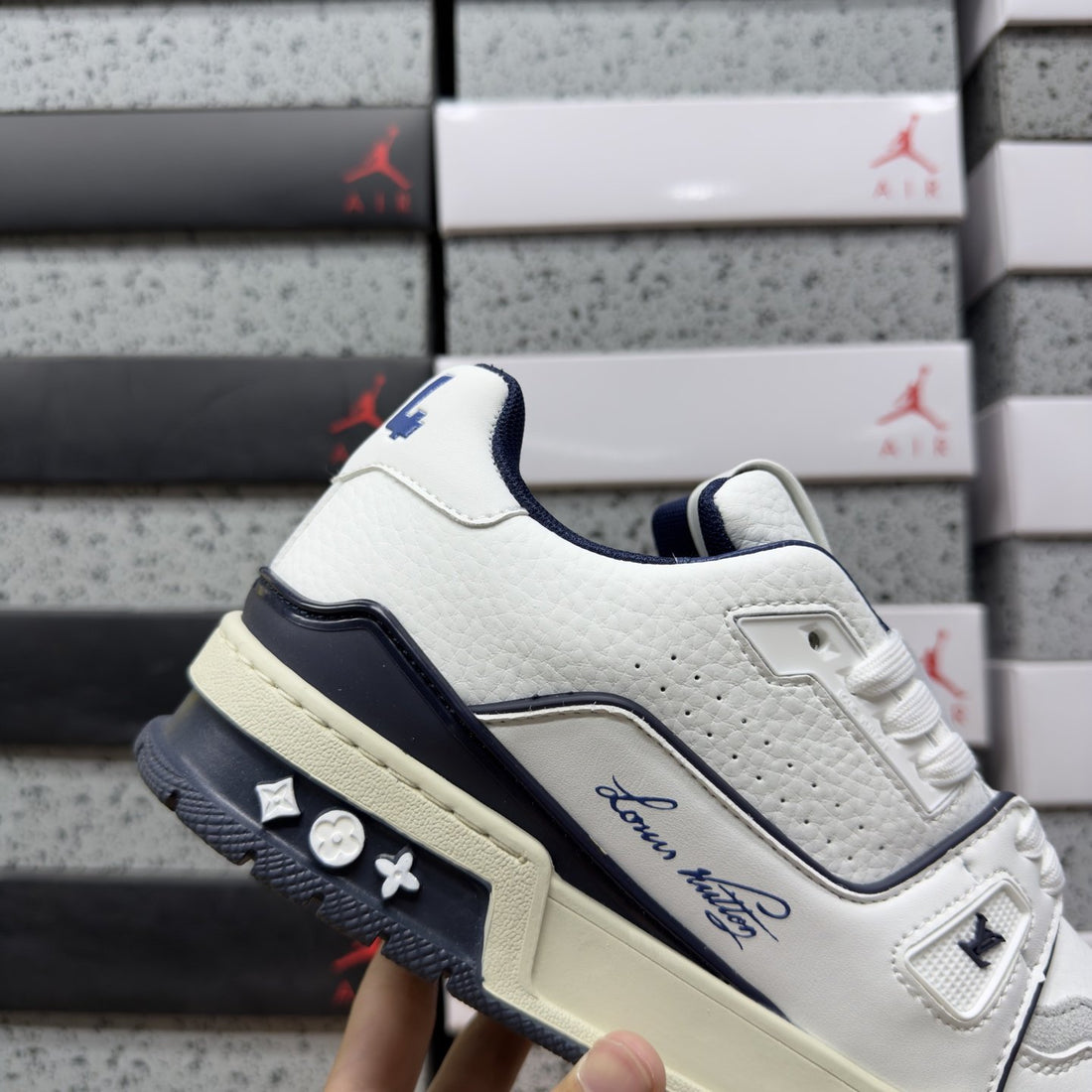 LV Trainer White Navy