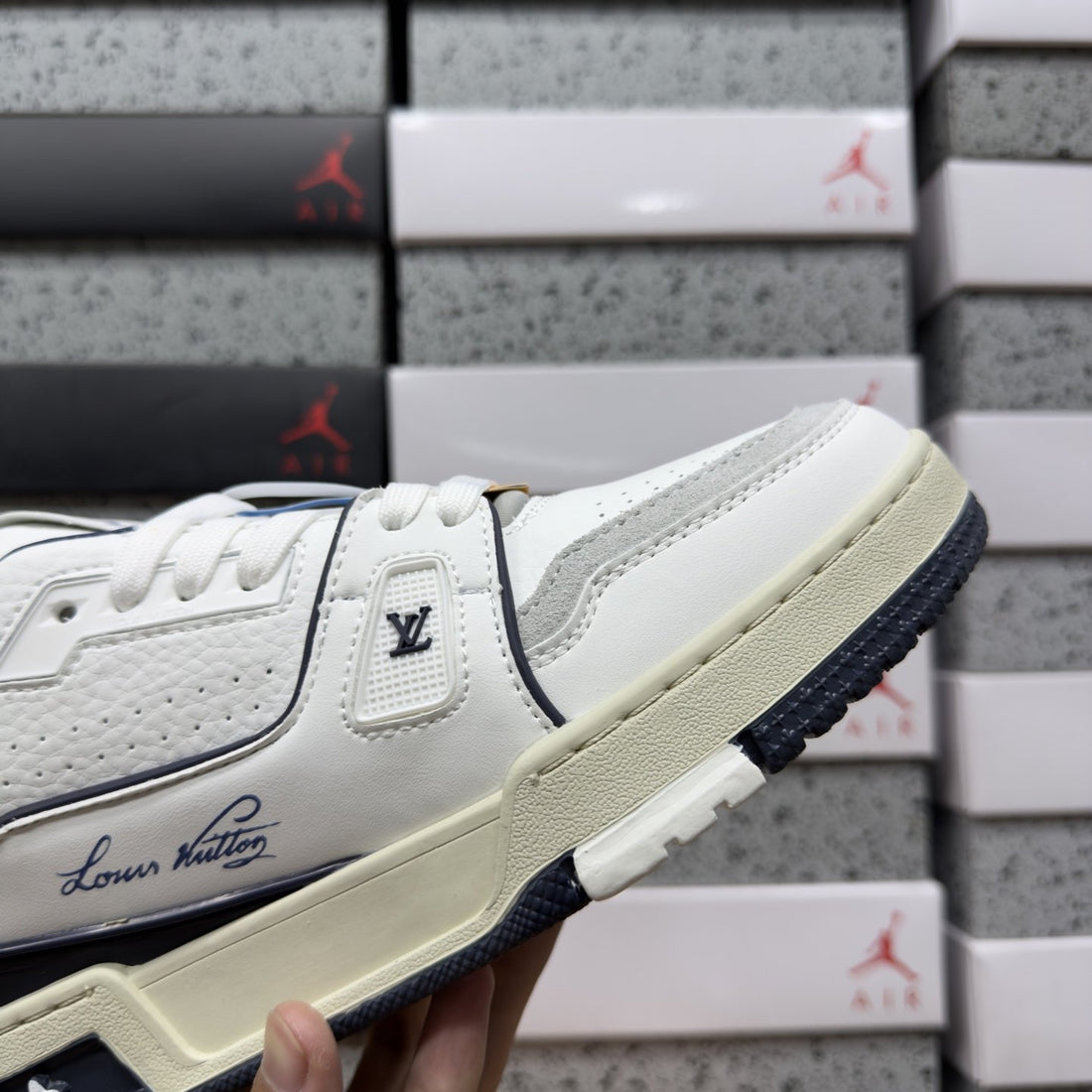 LV Trainer White Navy
