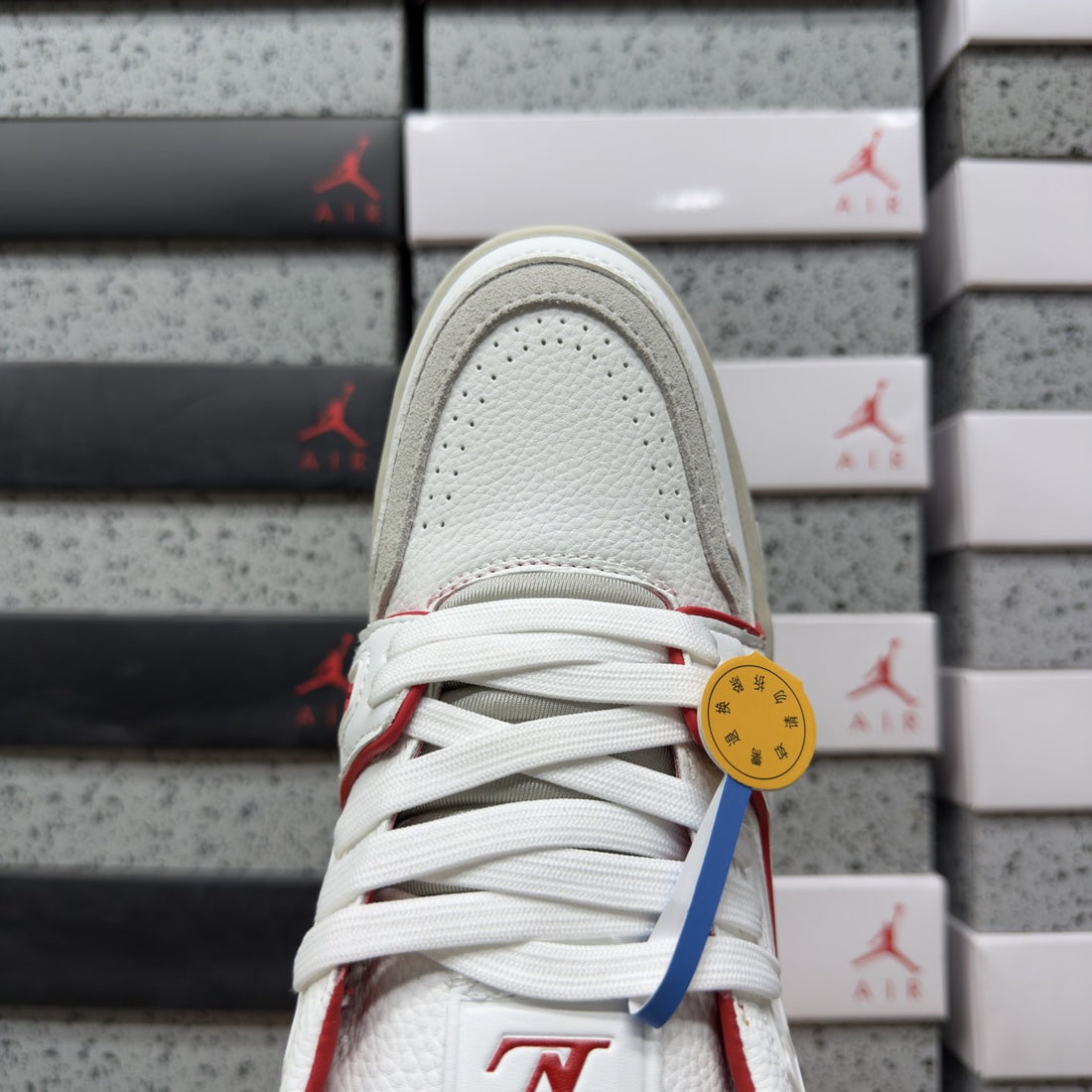 LV Trainer White Red