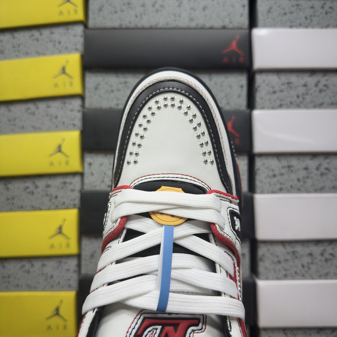 LV Trainer White Red Black