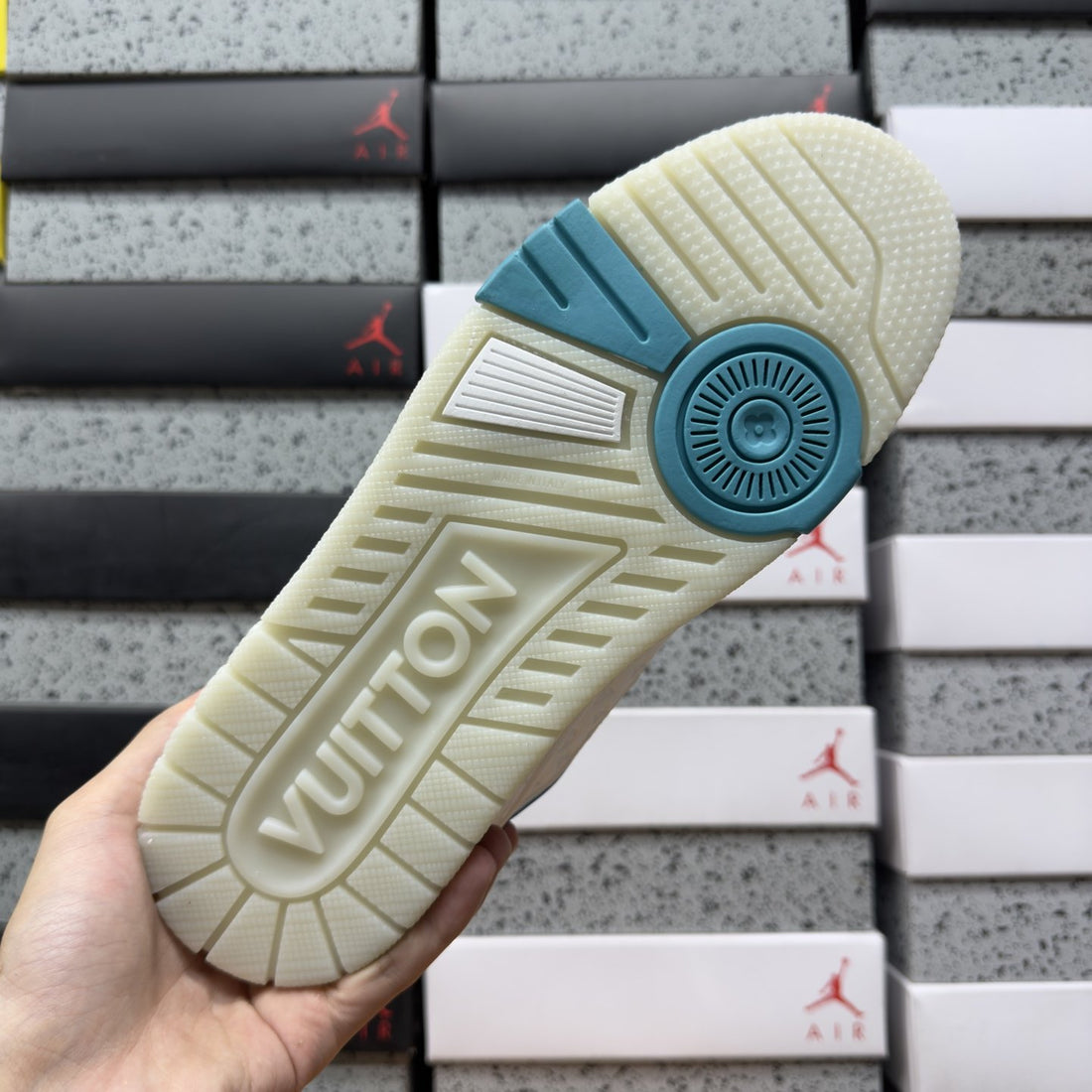 LV Trainer White Sky Blue