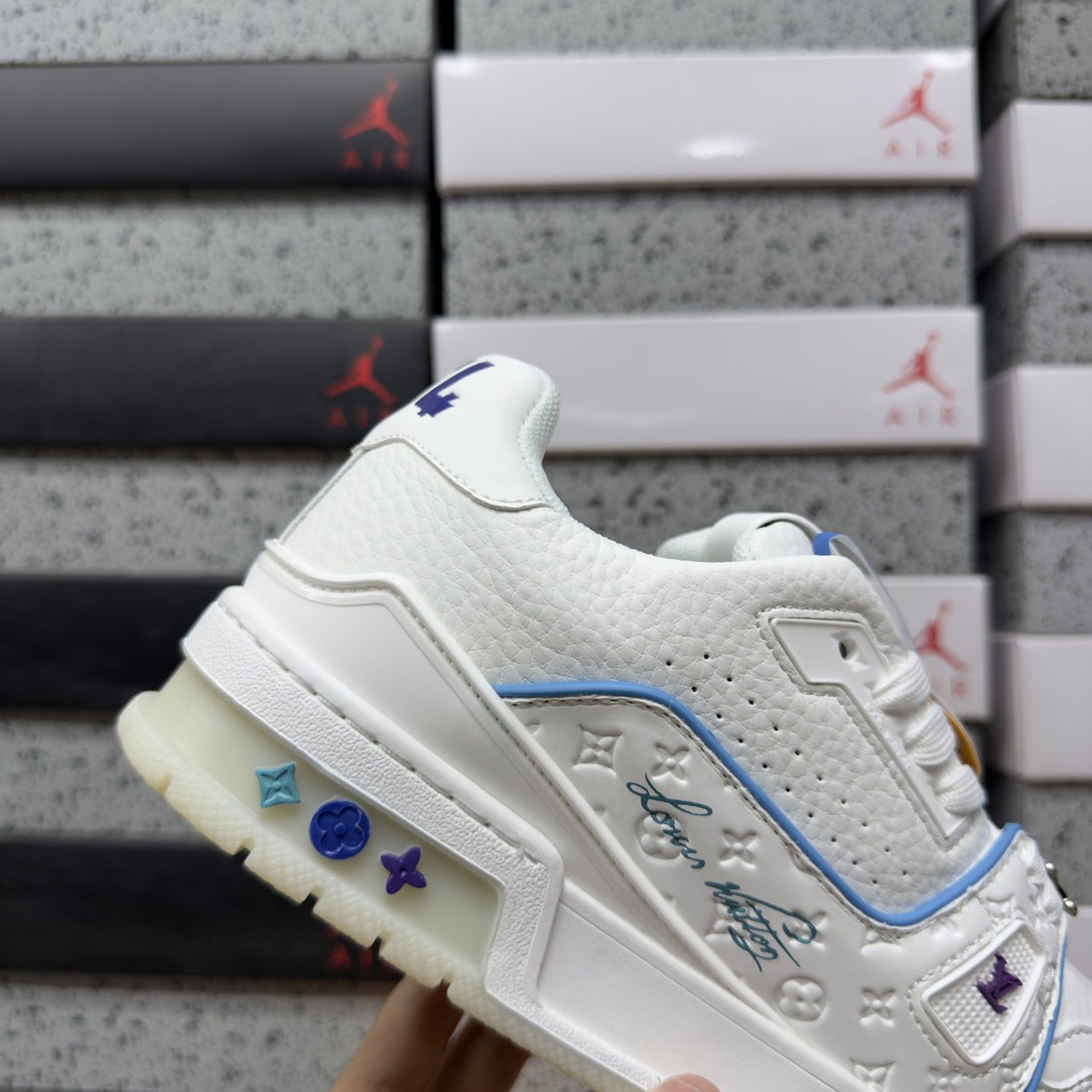 LV Trainer White Sky Blue
