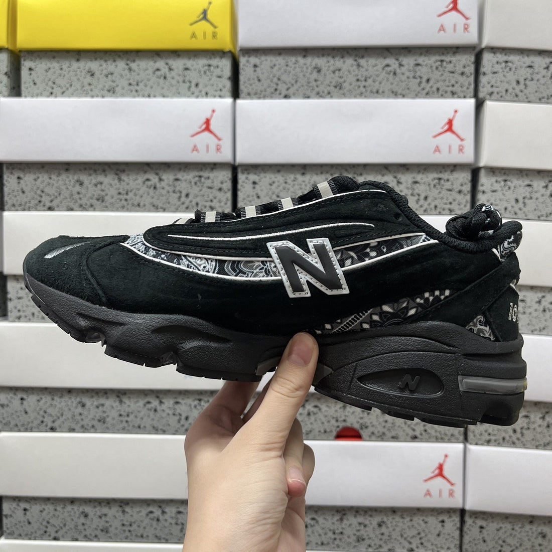 NB 1000 Black Silver
