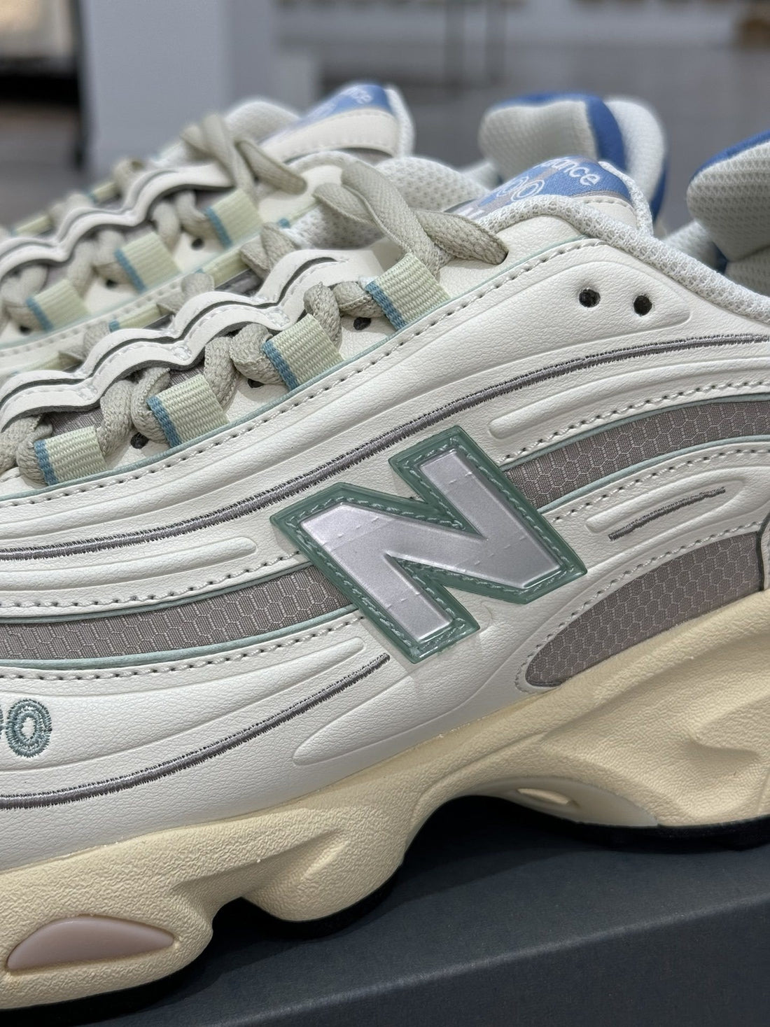 NB 1000 Cream Blue