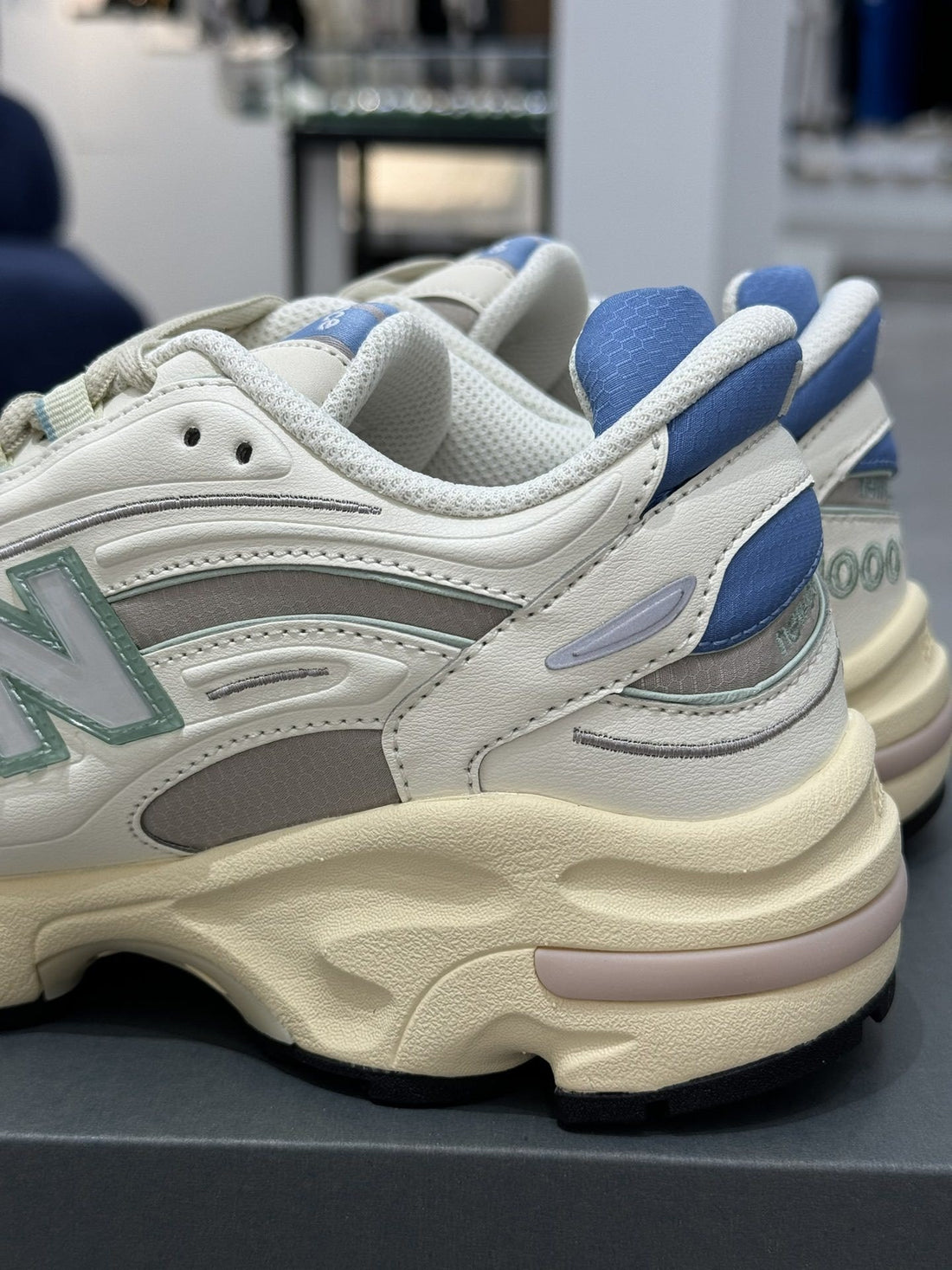 NB 1000 Cream Blue