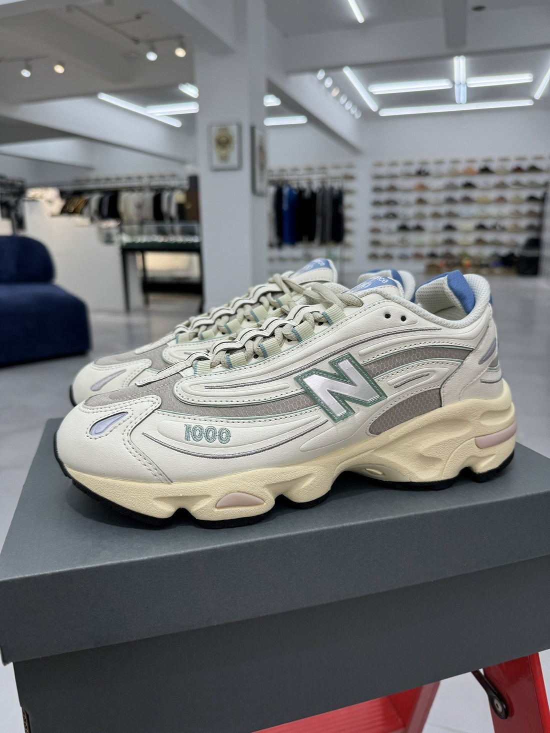 NB 1000 Cream Blue