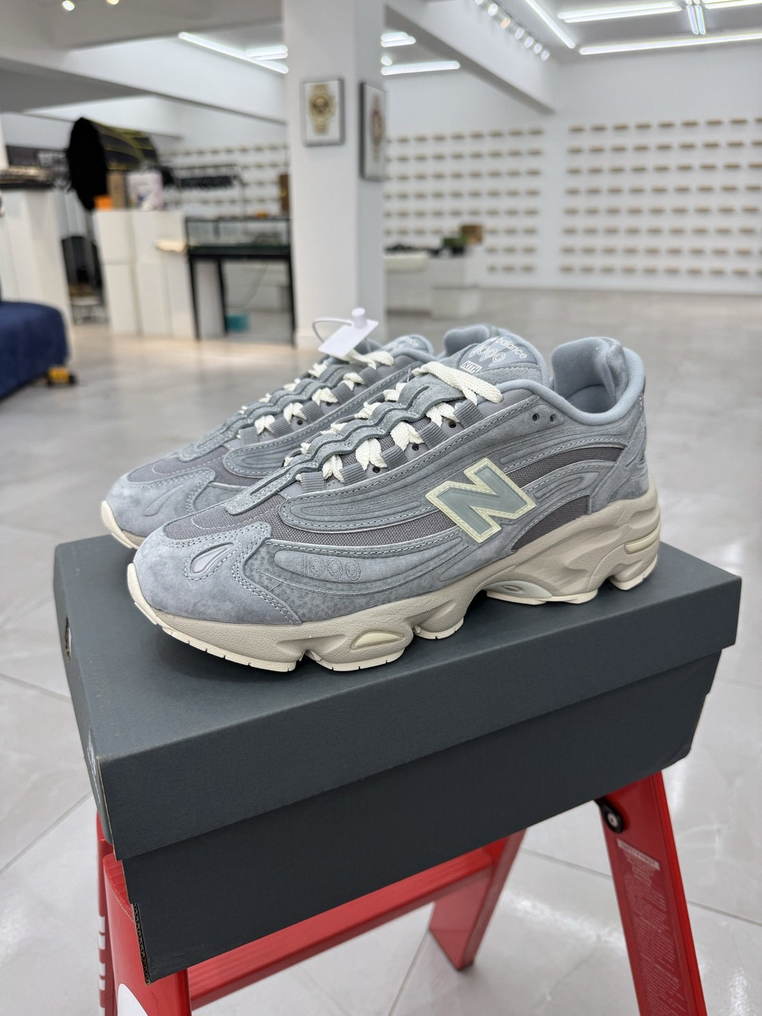 NB 1000 Grey Cream