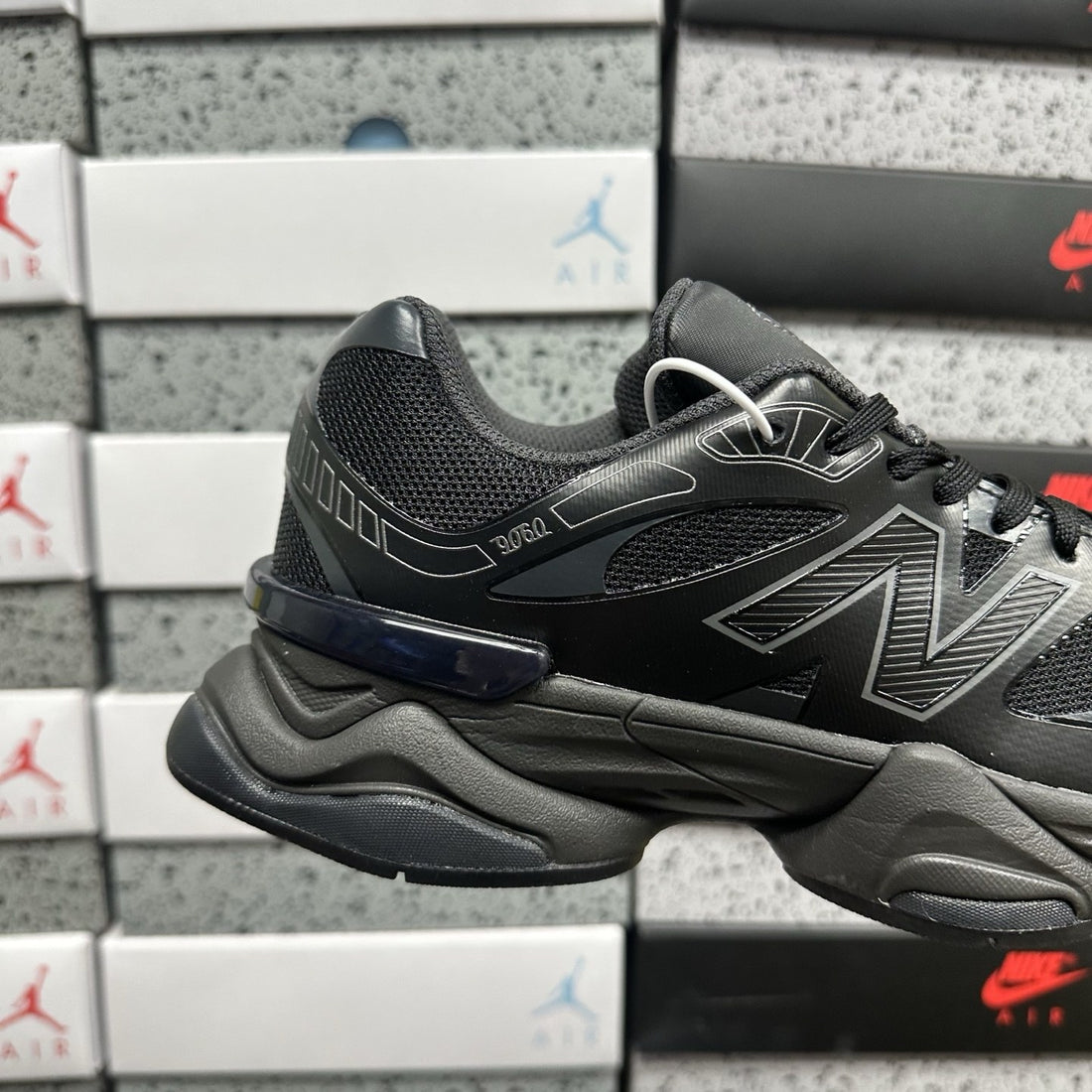 NB 9060 Black Castlerock