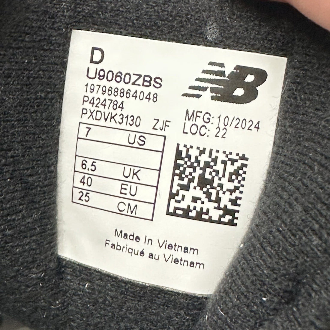 NB 9060 Black Cream Contrast