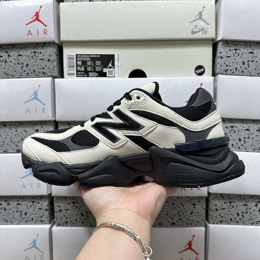 NB 9060 Black Cream Contrast