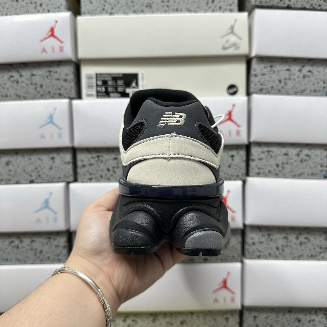 NB 9060 Black Cream Contrast
