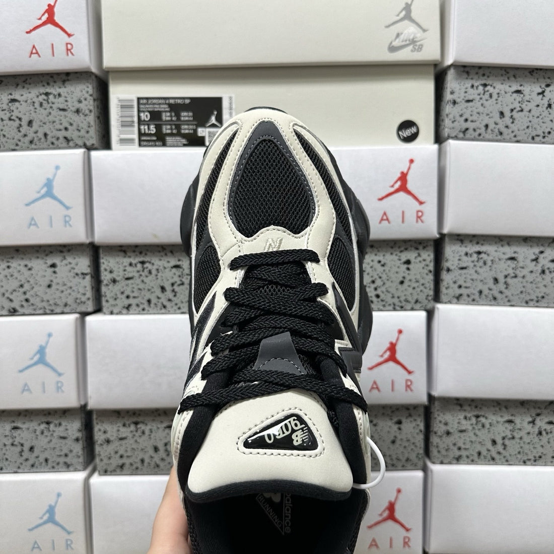 NB 9060 Black Cream Contrast