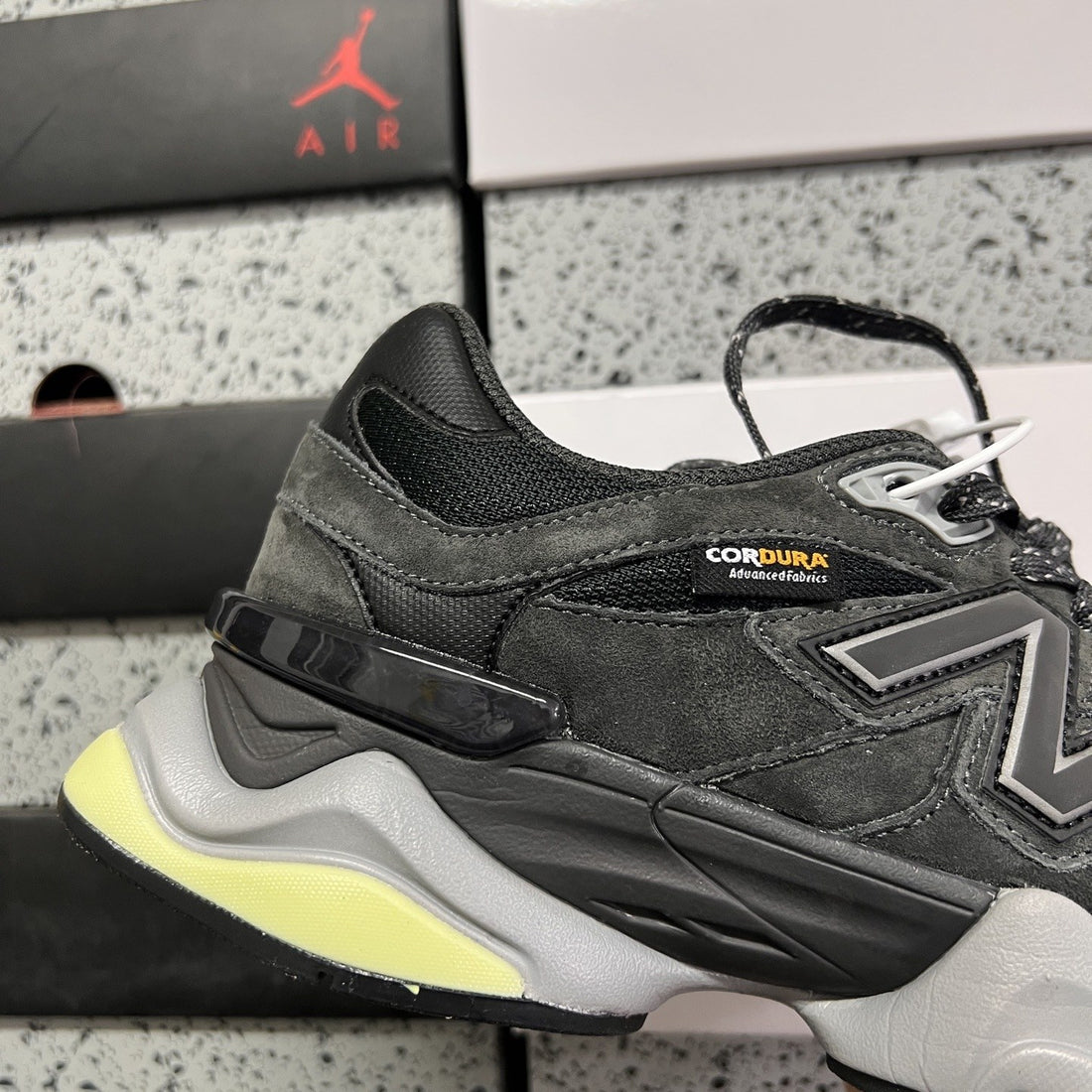 NB 9060 Black Grey Volt