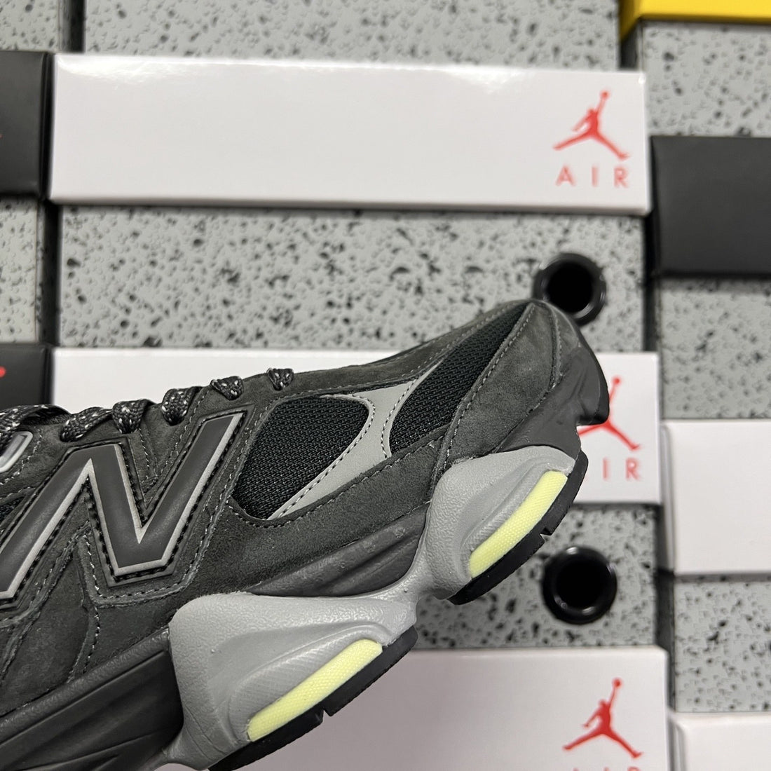 NB 9060 Black Grey Volt