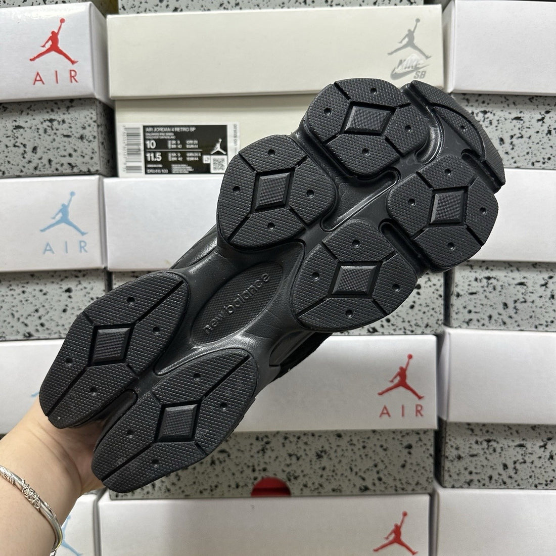 NB 9060 Black Magnet
