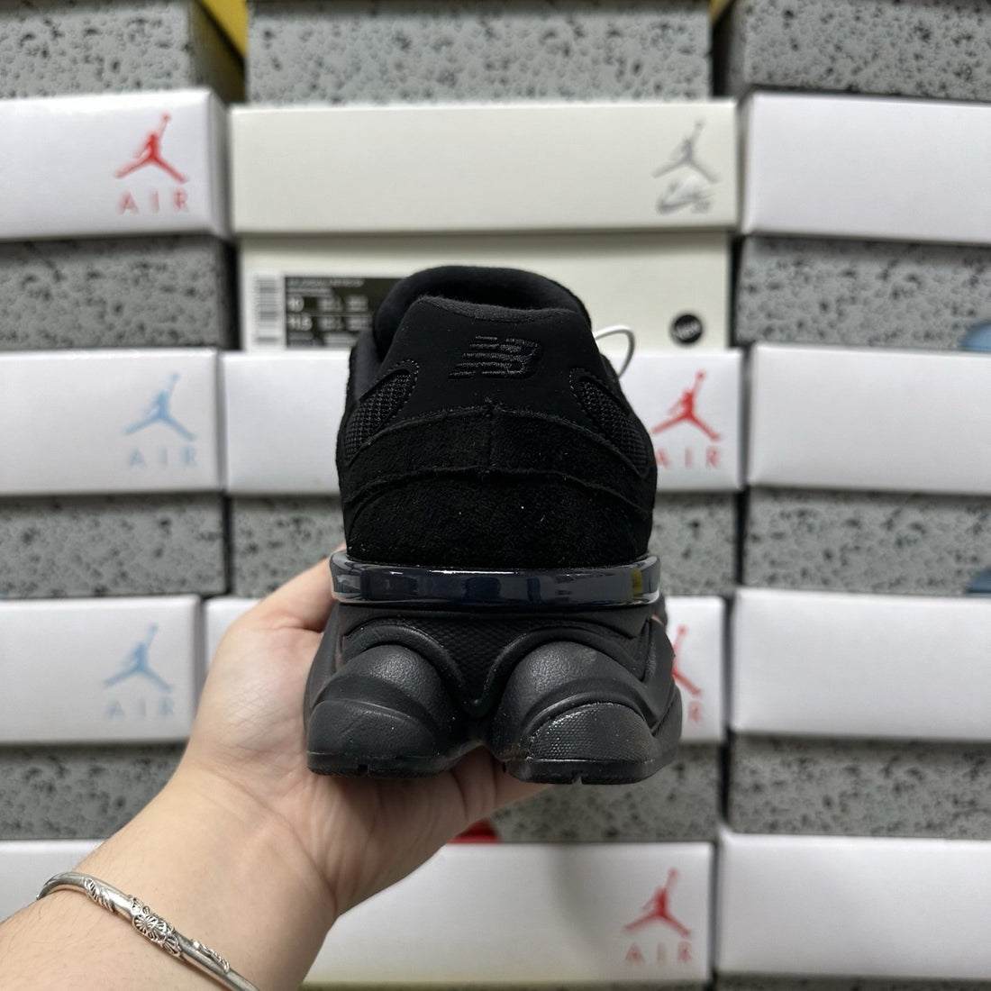 NB 9060 Black Magnet